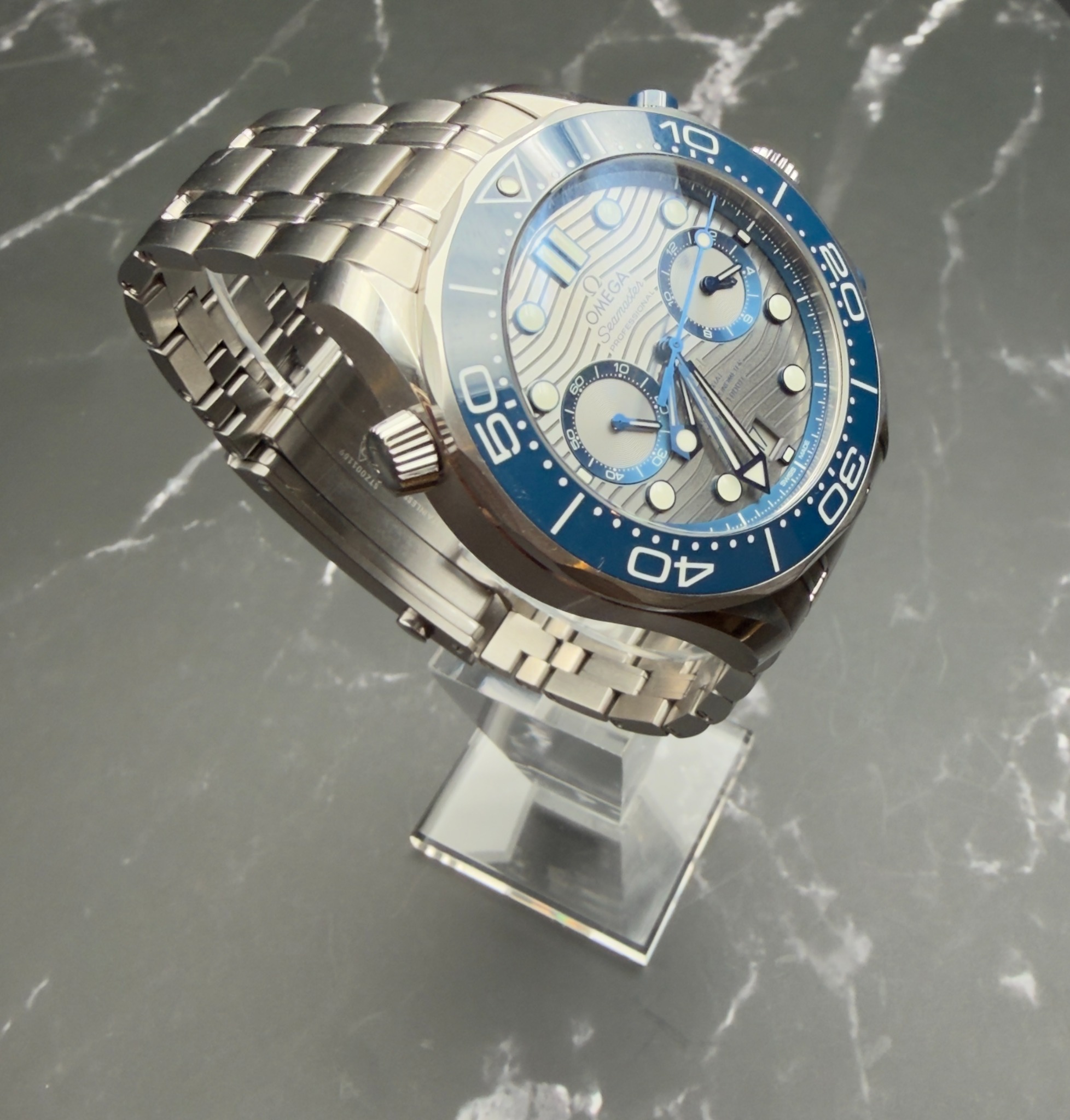 Omega Seamaster Diver 300M angled bracelet view